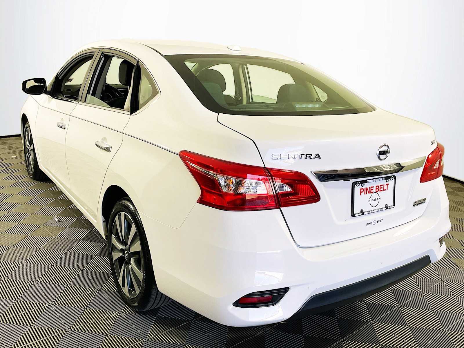 2019 Nissan Sentra SV photo 4
