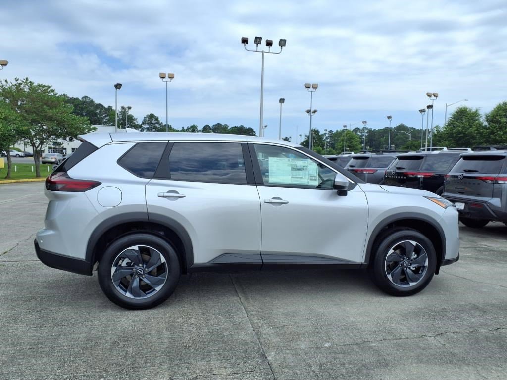 2025 Nissan Rogue SV photo 2