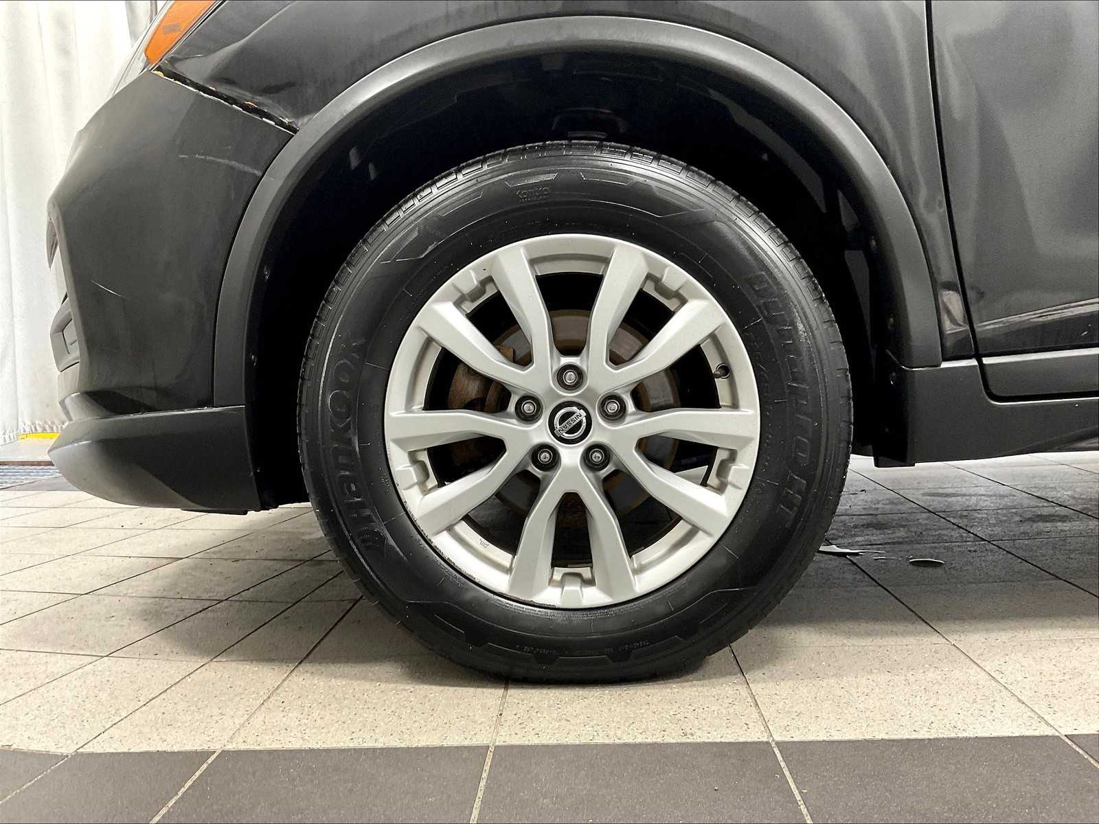 2019 Nissan Rogue SV photo 7