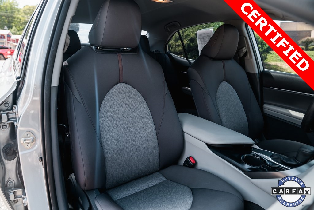 2019 Toyota Camry SE XLE photo 24