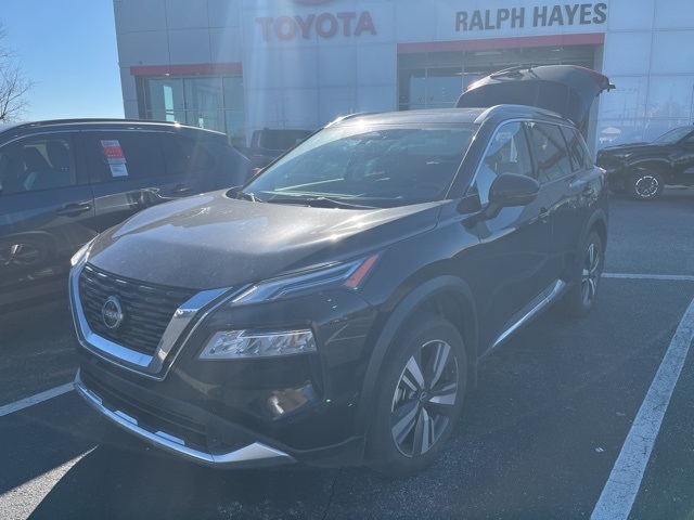 2023 Nissan Rogue Platinum's photo