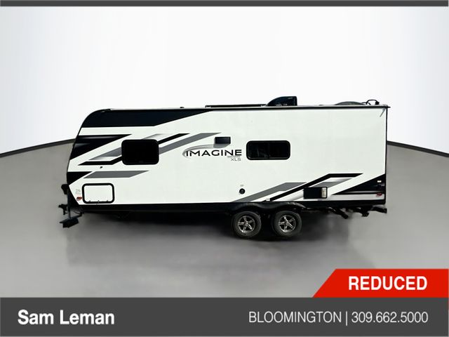 2022 Grand Design Recreational Imagine Narrow Body photo 2