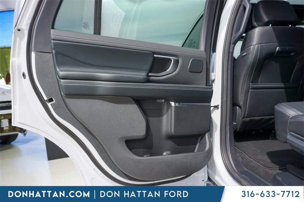 2025 Ford Expedition Platinum photo 21
