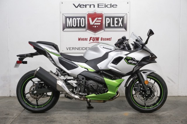 Akrapovic S-K6SO7-ZC Slip-on Line Exhaust for Kawasaki Ninja