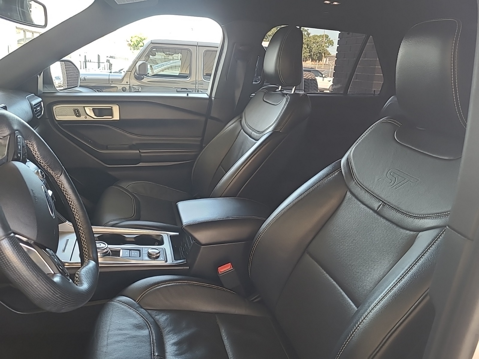 2020 Ford Explorer ST photo 3