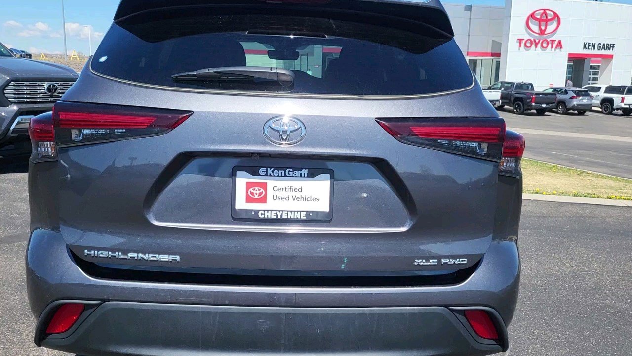 2024 Toyota Highlander XLE photo 22