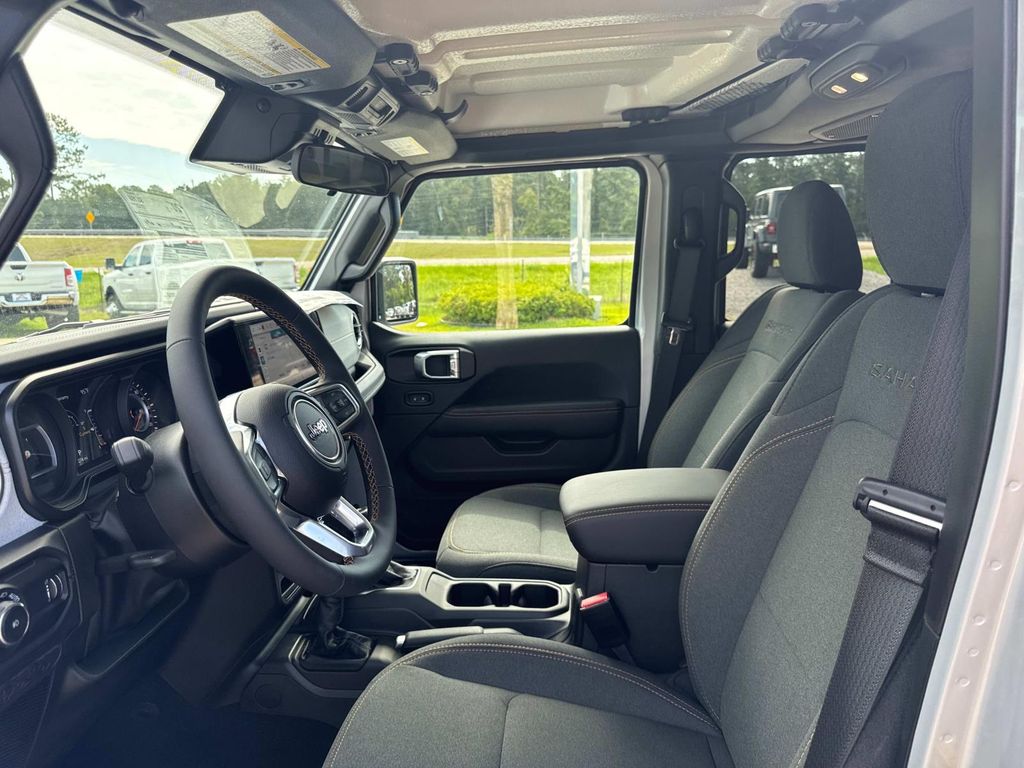 2024 Jeep Wrangler Sahara photo 8