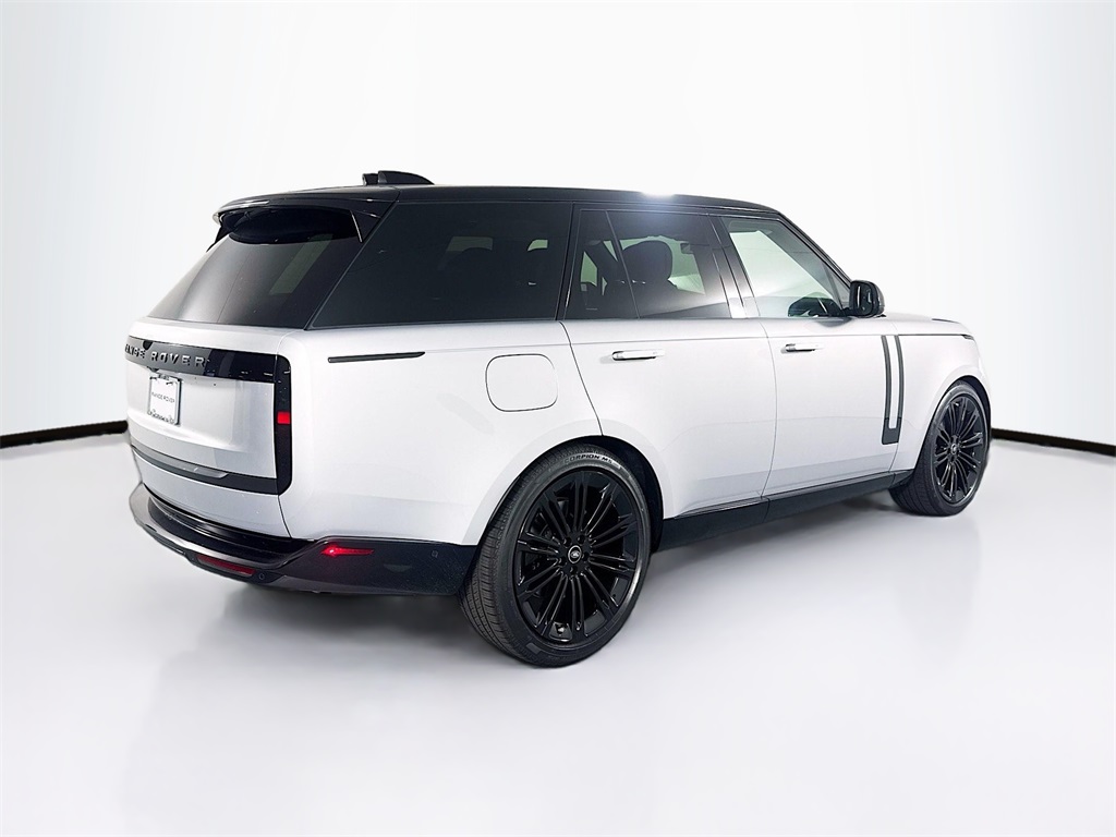 2025 Land Rover Range Rover SE photo 3