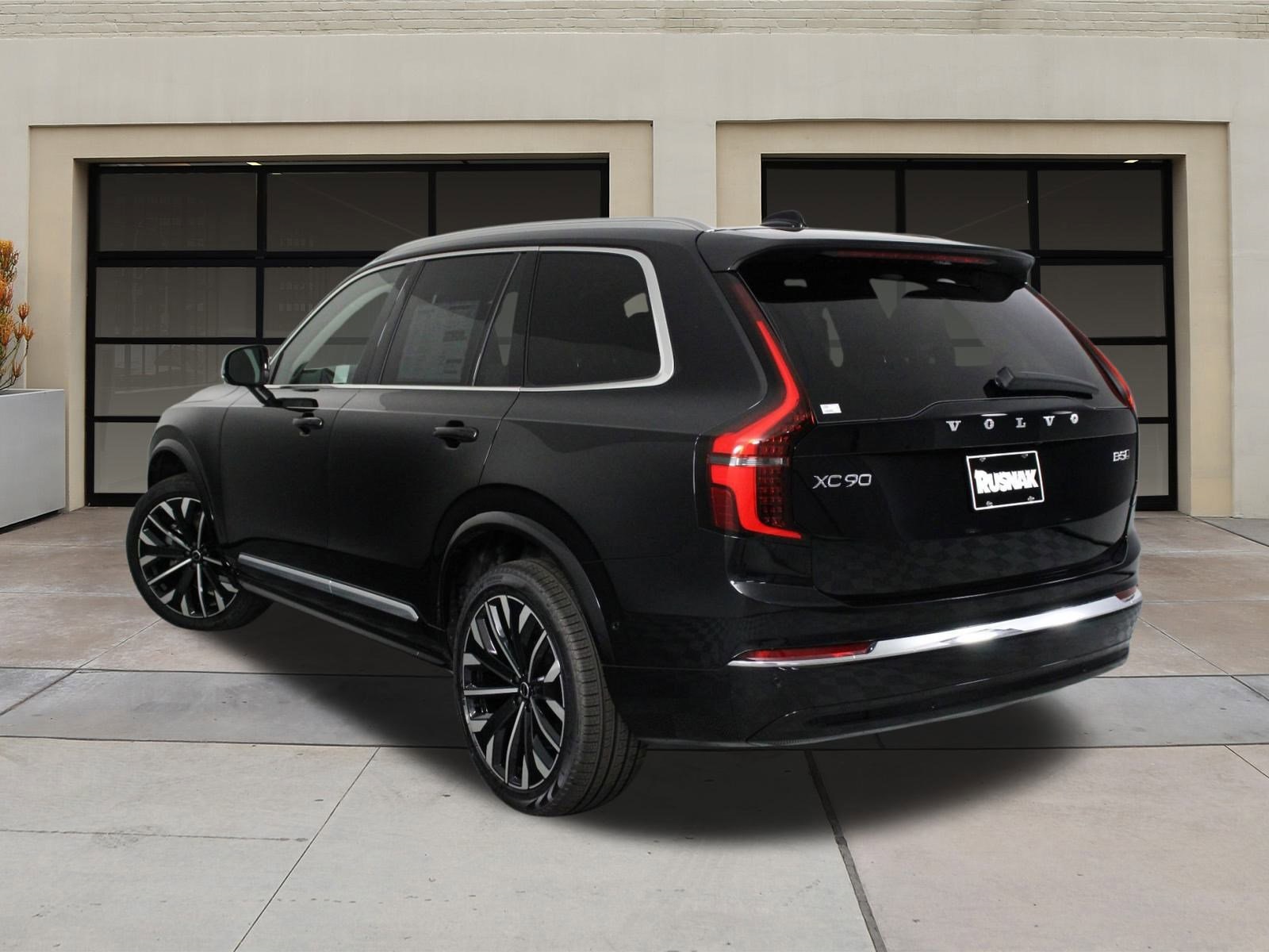 2026 Volvo XC90 B5 Plus photo 3