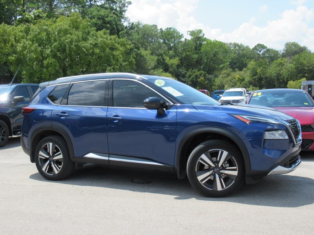 2023 Nissan Rogue Platinum photo 2