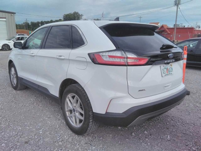2022 Ford Edge SEL photo 2