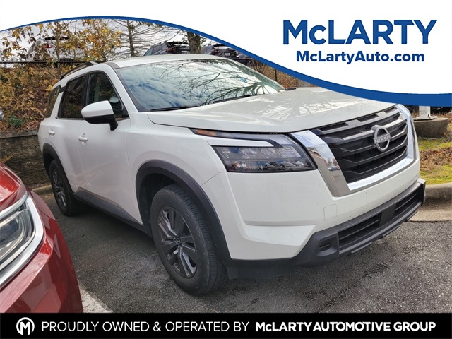 2024 Nissan Pathfinder SV's photo