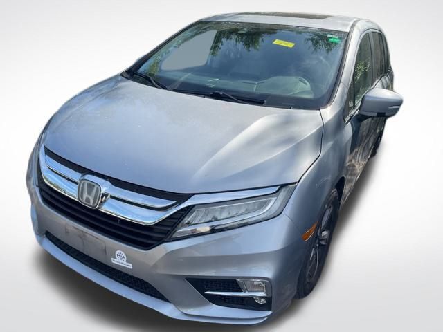 2018 Honda Odyssey Touring photo 3