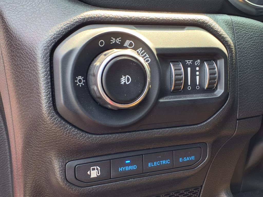 2022 Jeep Wrangler Unlimited Sahara 4xe photo 16