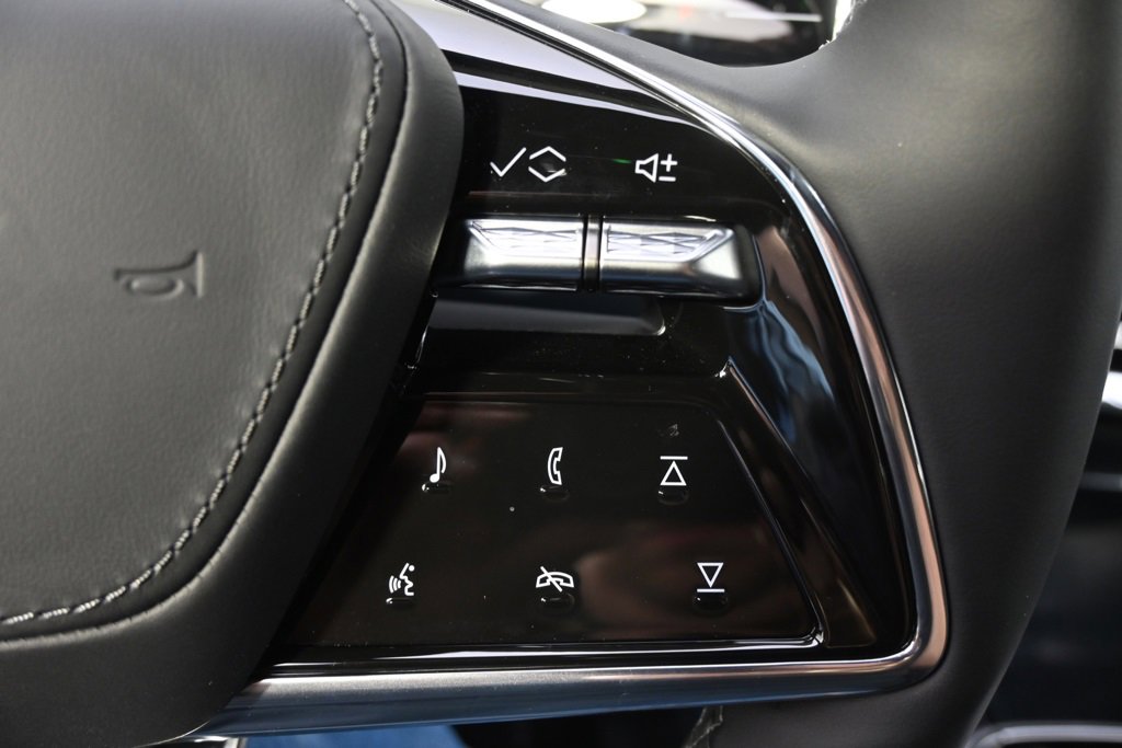 2025 Cadillac Lyriq Luxury photo 29