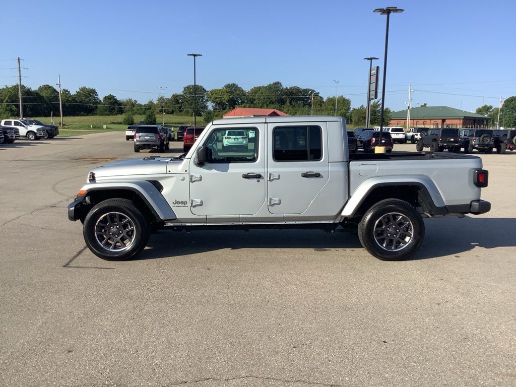 2023 Jeep Gladiator Overland photo 4