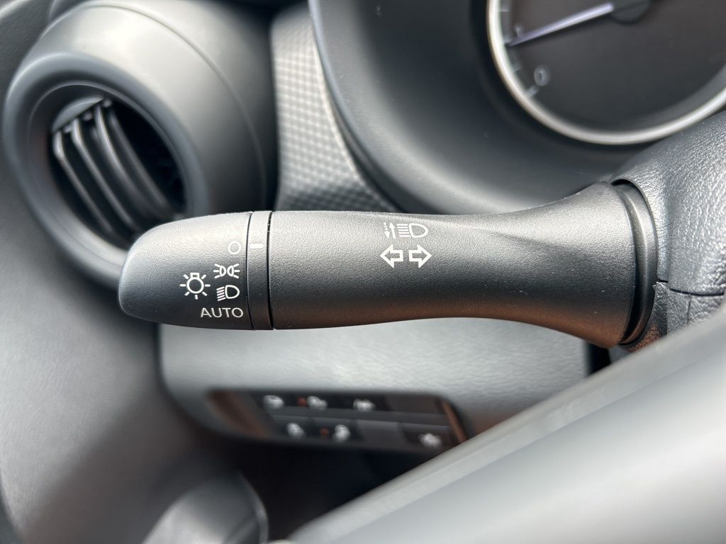 2025 Nissan Kicks Play S photo 18