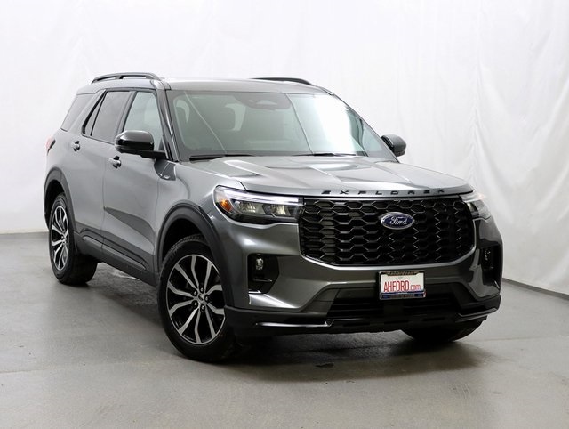 2026 Ford Explorer ST-LINE's photo