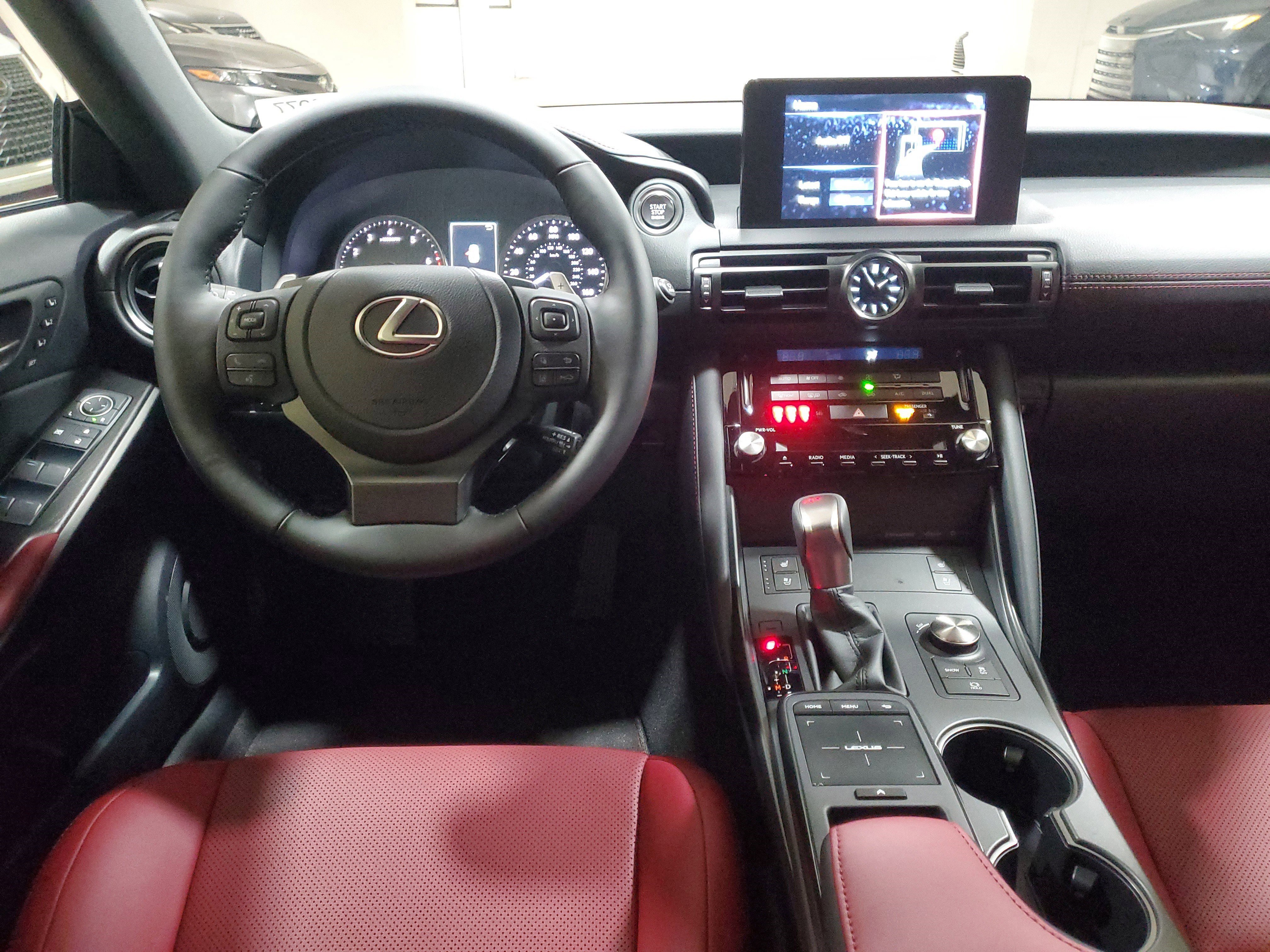 2025 Lexus IS 300 photo 7