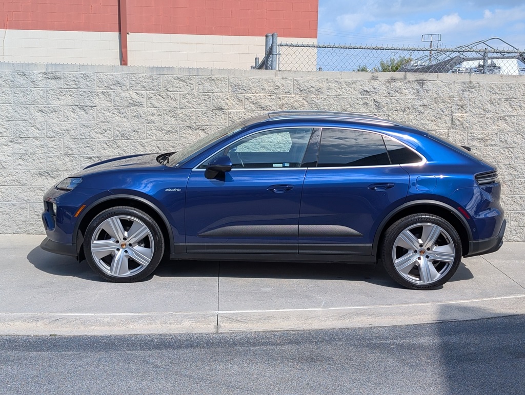 2024 Porsche Macan Electric 4 photo 2