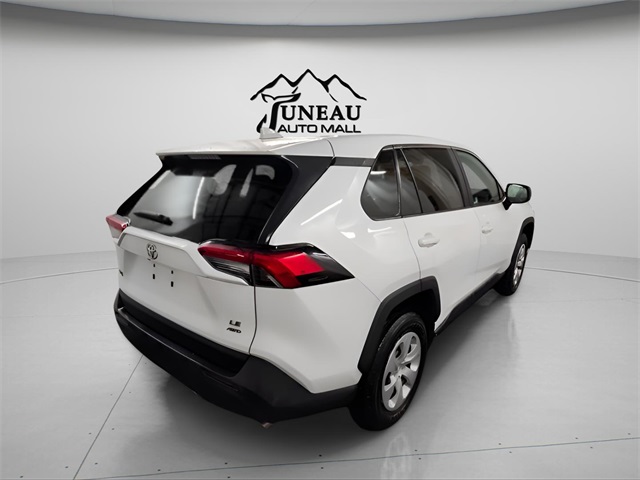 2024 Toyota RAV4 LE photo 4