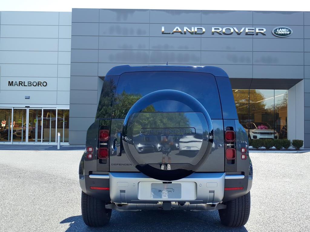 2025 Land Rover Defender 110 S photo 7