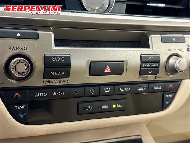 2014 Lexus ES 300h photo 15