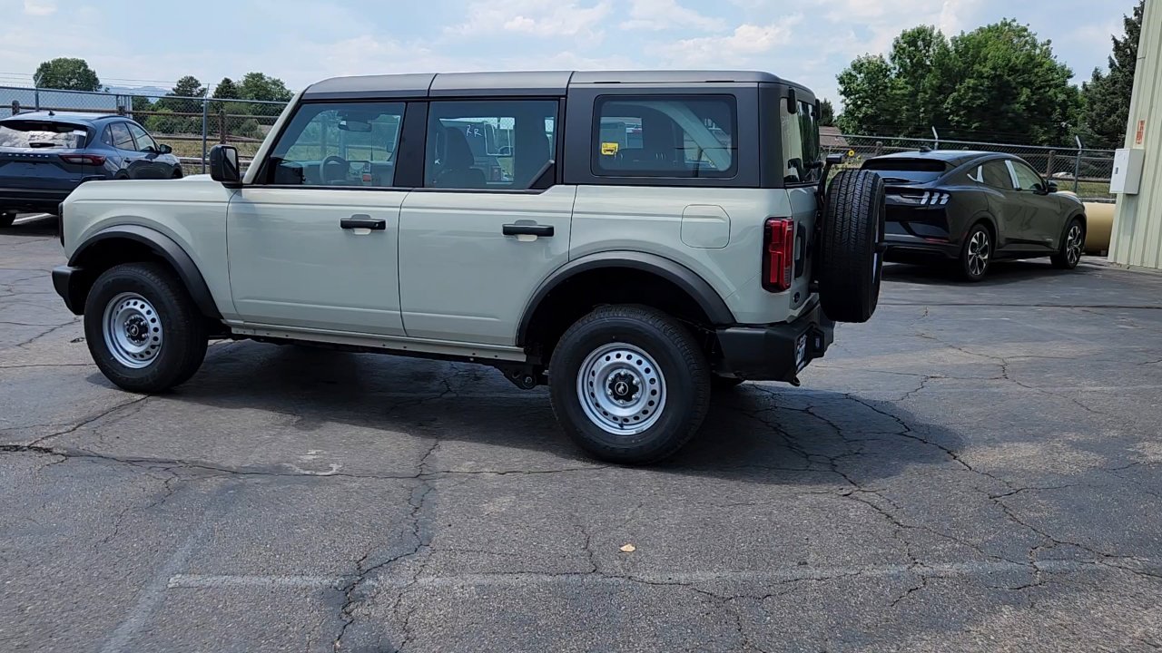 2025 Ford Bronco Base photo 4