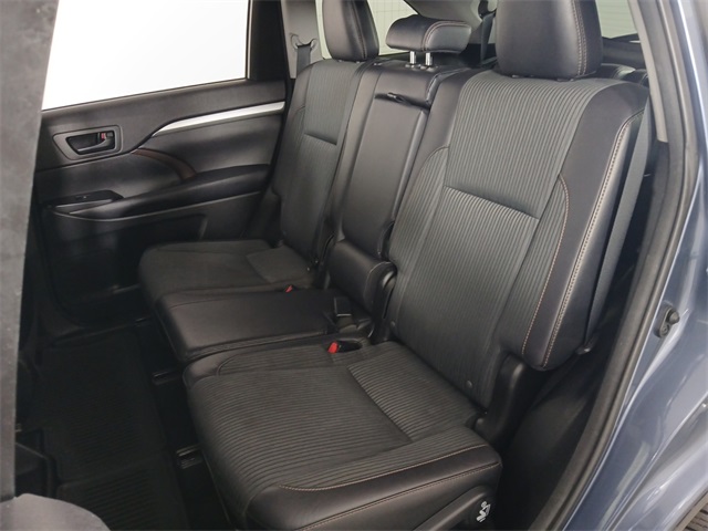 2016 Toyota Highlander LE Plus photo 17
