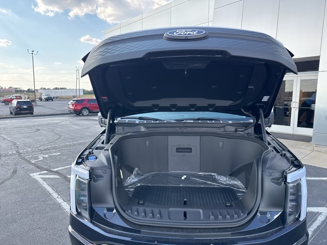 2025 Ford F-150 Lightning photo 36