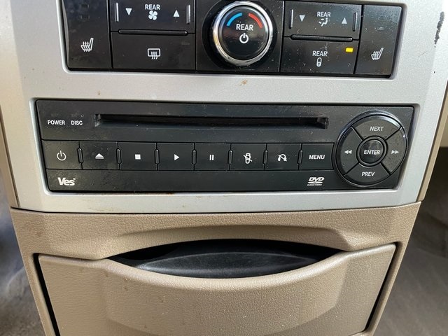 2010 Chrysler Town & Country Limited photo 12