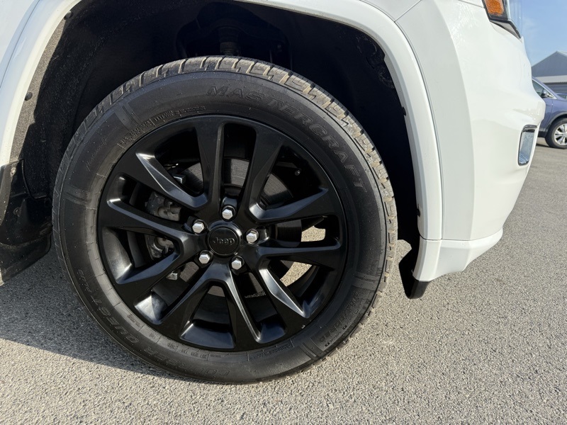 2021 Jeep Grand Cherokee Laredo X photo 4