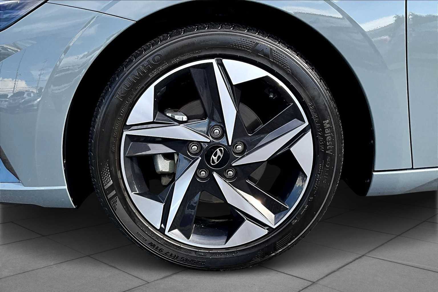 2023 Hyundai Elantra Limited photo 10