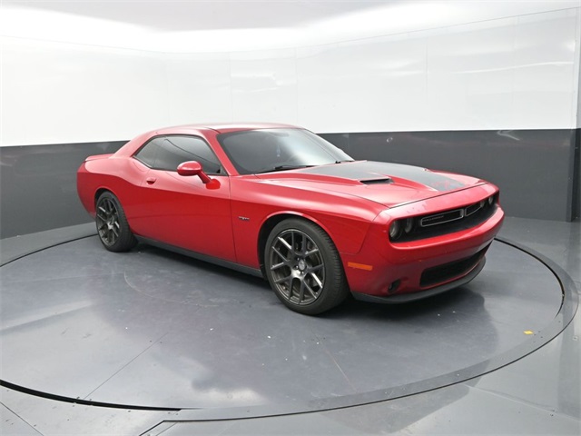 2016 Dodge Challenger SXT Plus photo 9