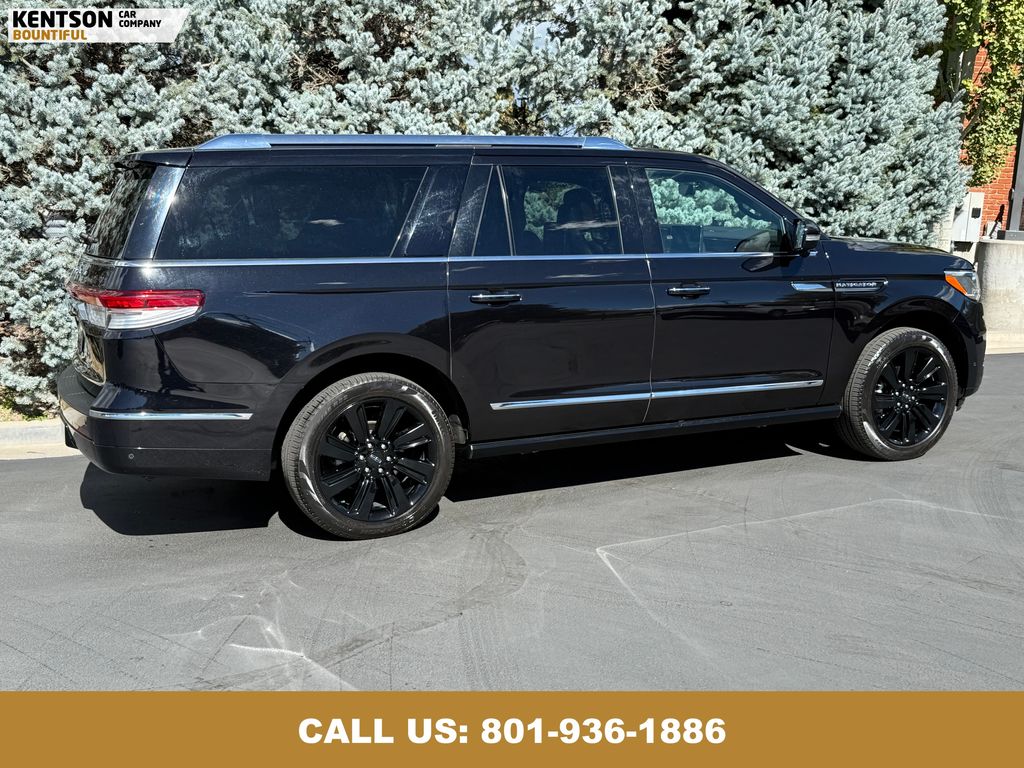 2022 Lincoln Navigator L Reserve photo 9
