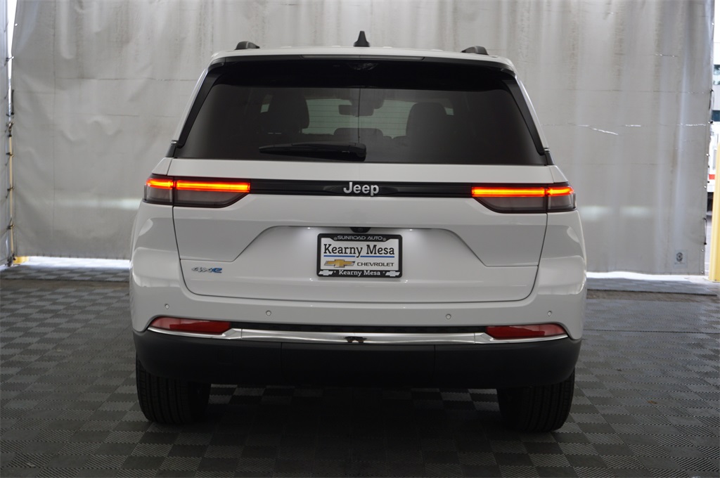 2024 Jeep Cherokee Base photo 7