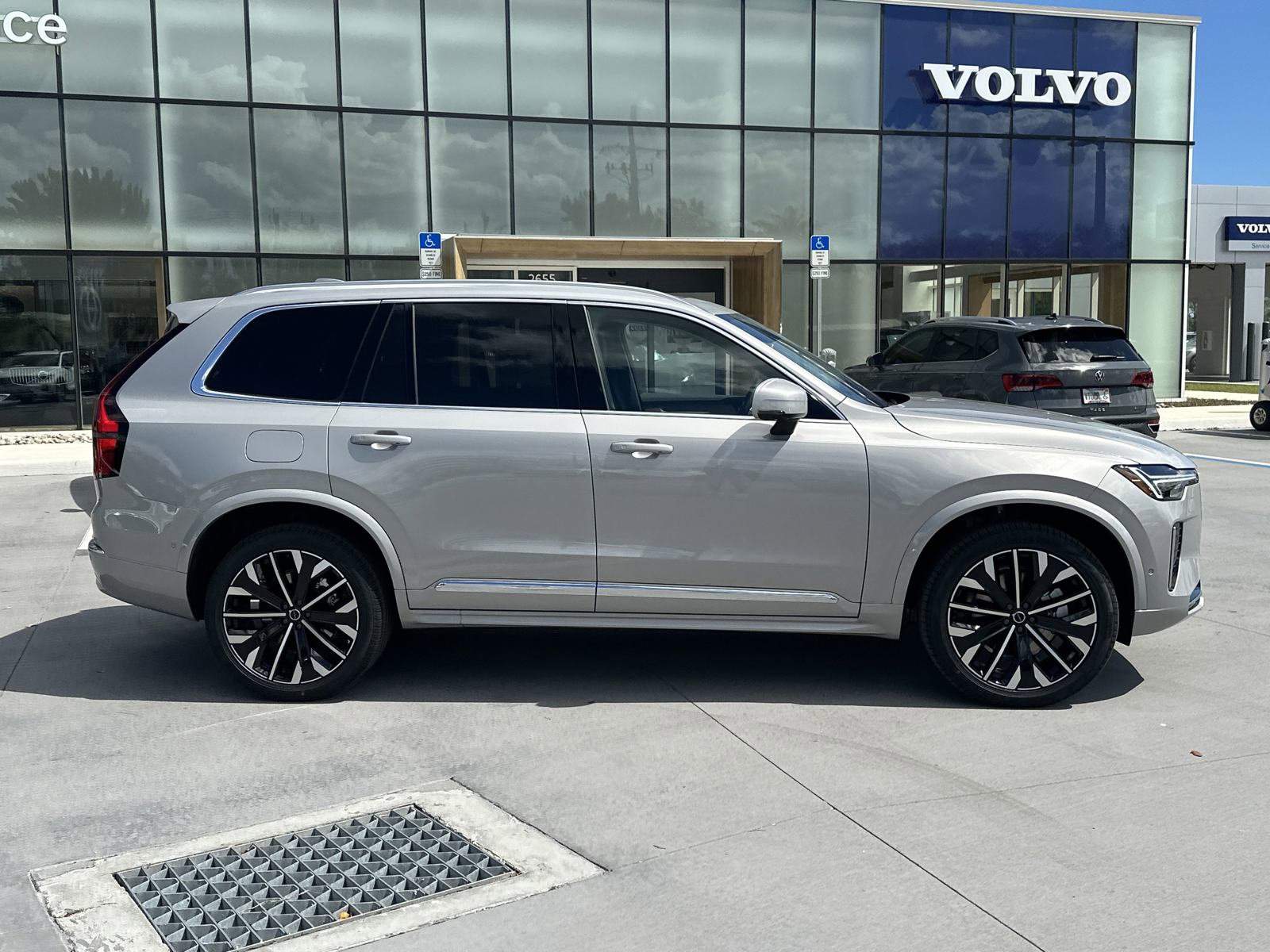 2025 Volvo XC90 Plus photo 5