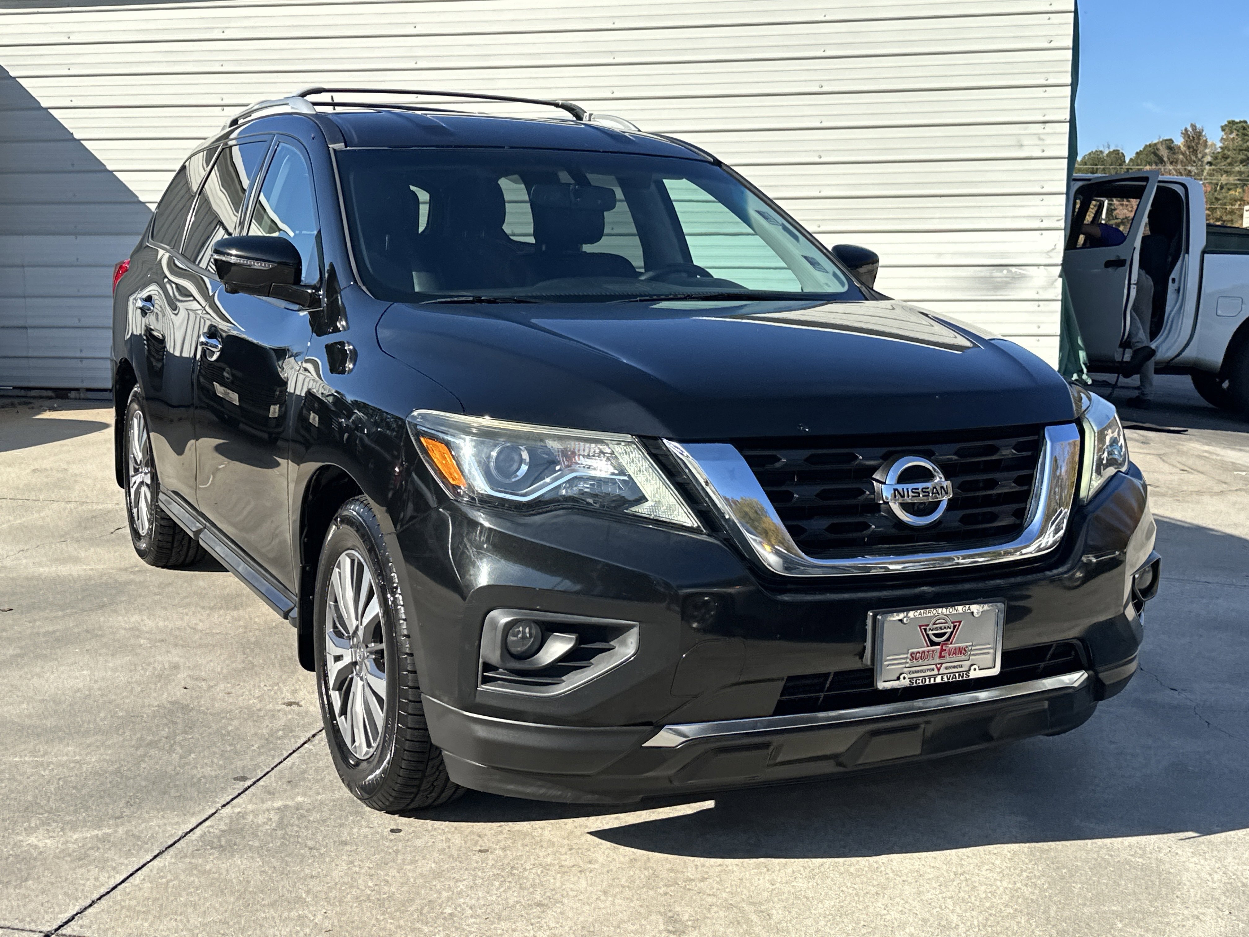 Used 2017 Nissan Pathfinder SL with VIN 5N1DR2MN7HC652113 for sale in Carrollton, GA