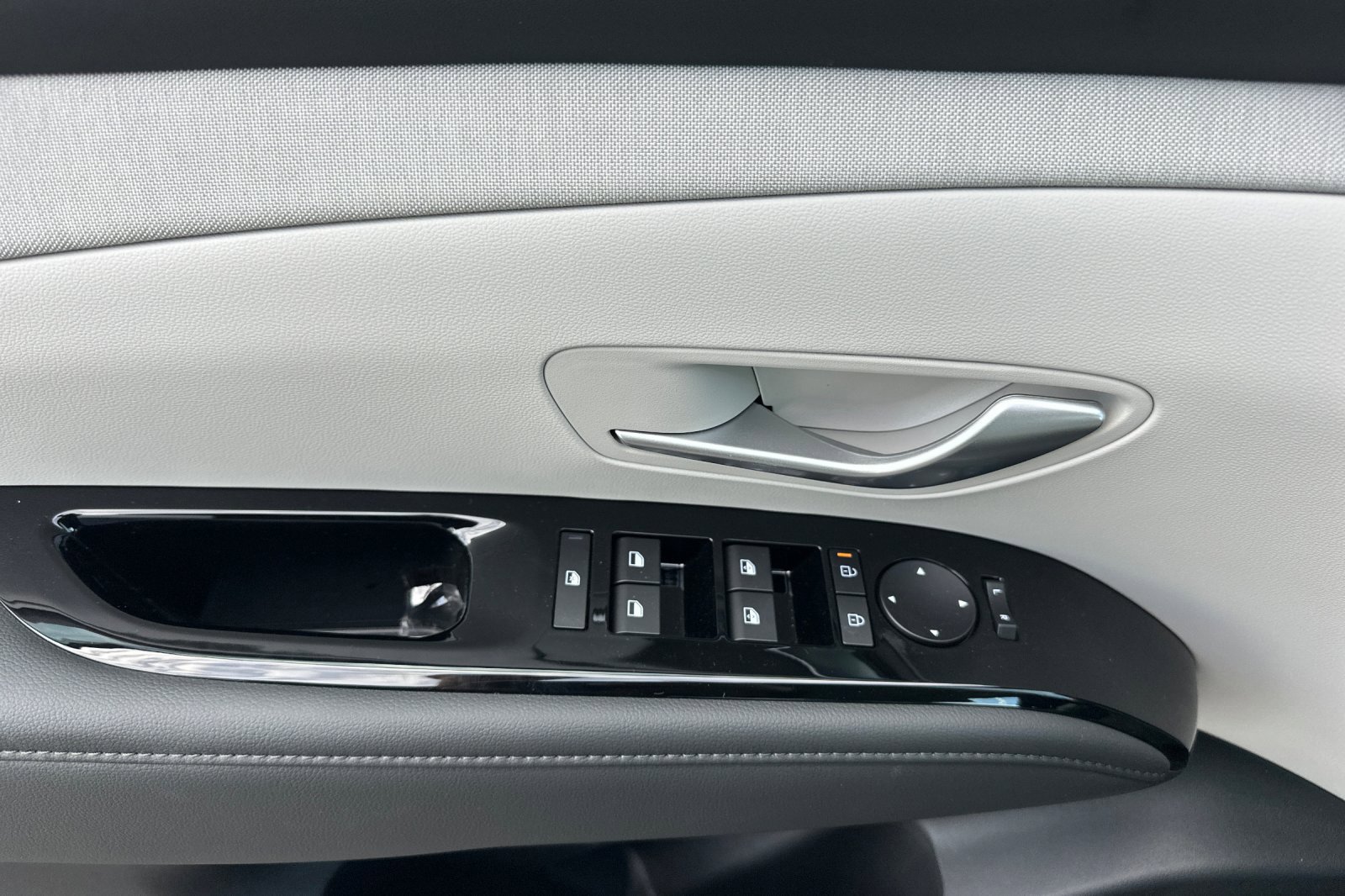 2025 Hyundai Tucson Hybrid Limited Sport photo 9