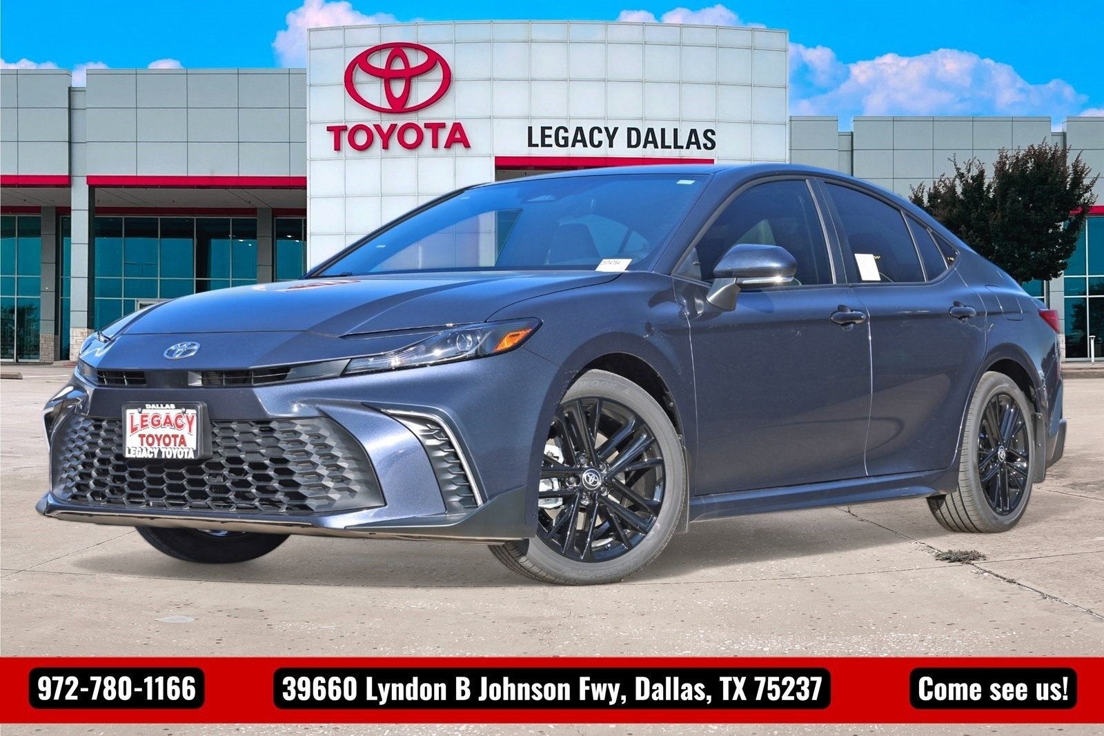 2026 Toyota Camry SE's photo