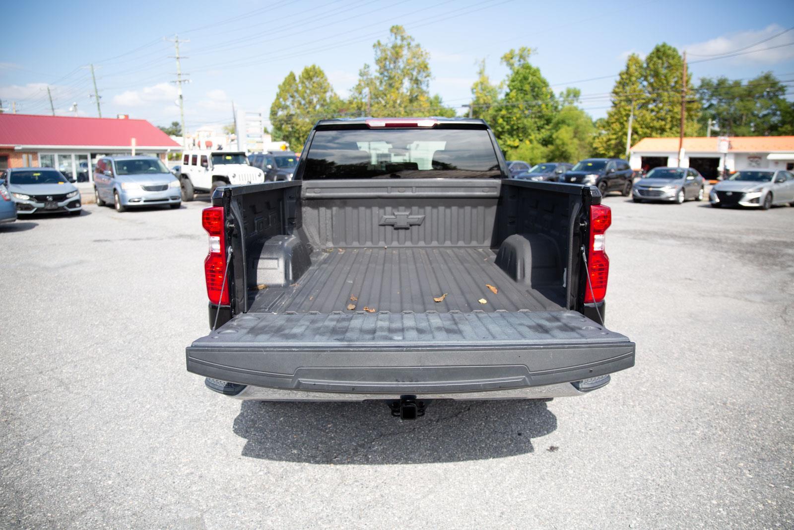 2023 Chevrolet Silverado 1500 LT photo 4