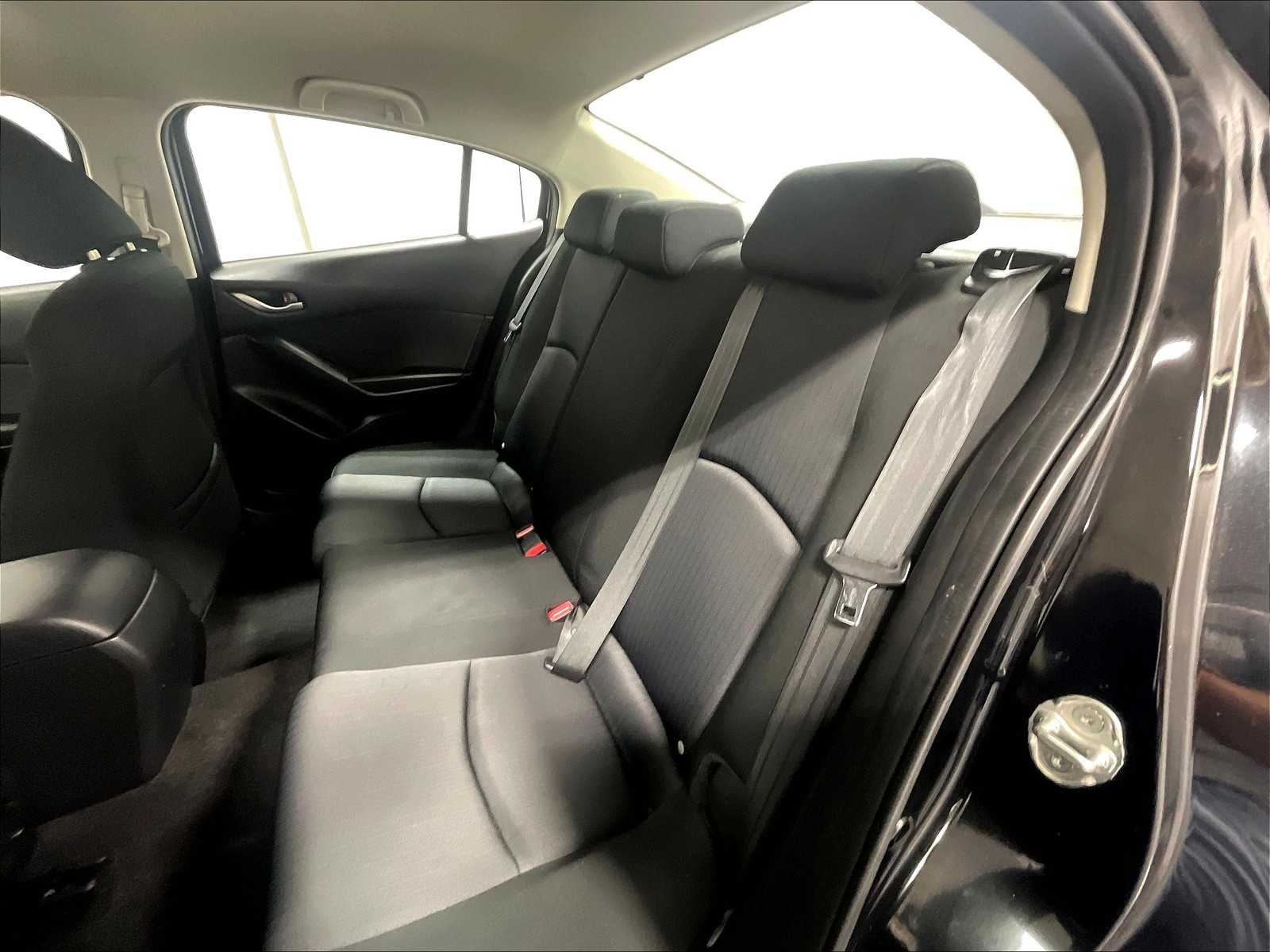 2016 Mazda Mazda3 i Sport photo 14