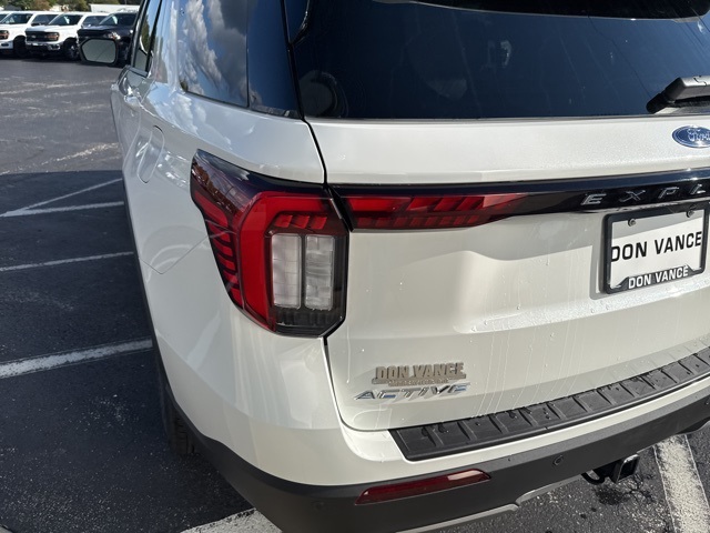 2025 Ford Explorer photo 33