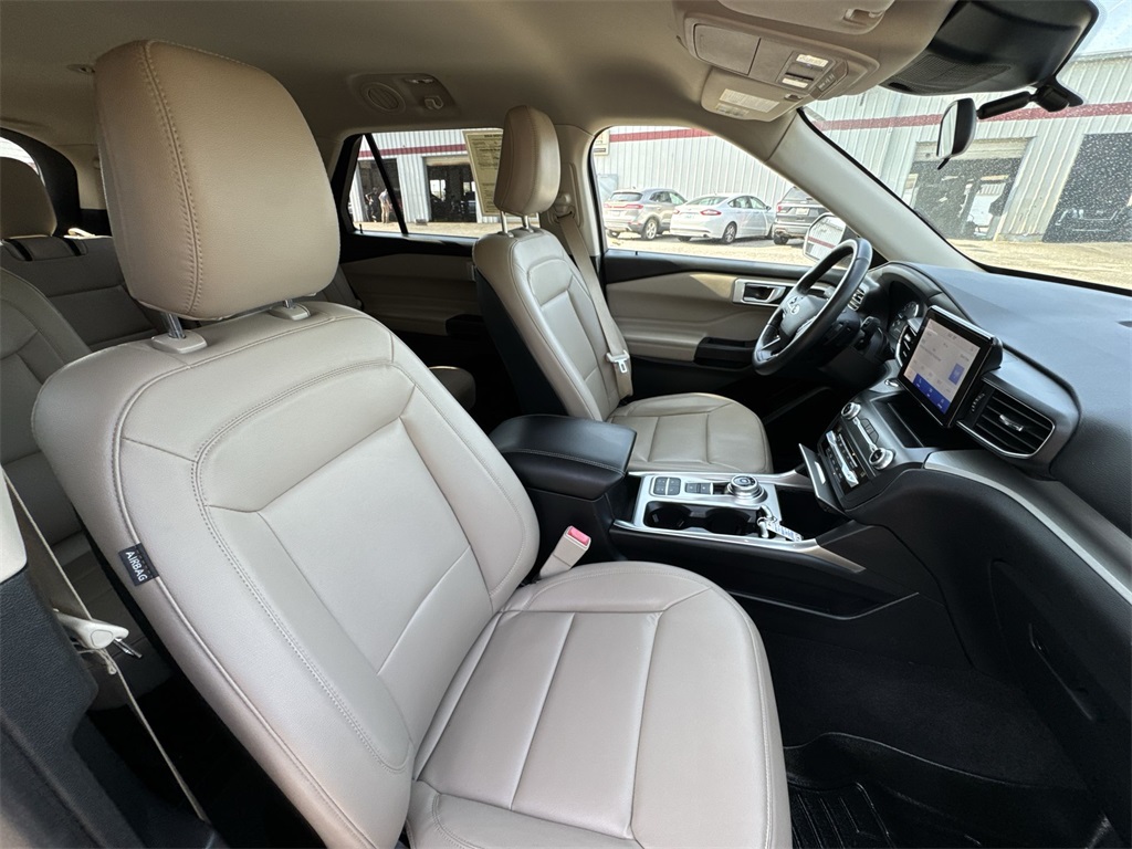 2020 Ford Explorer XLT photo 24