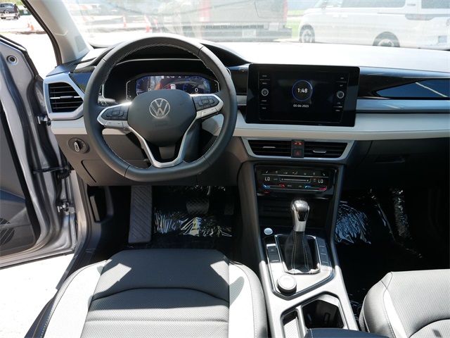 2025 Volkswagen Taos SEL photo 9