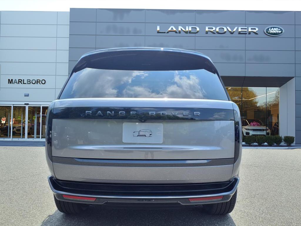 2025 Land Rover Range Rover SE photo 7