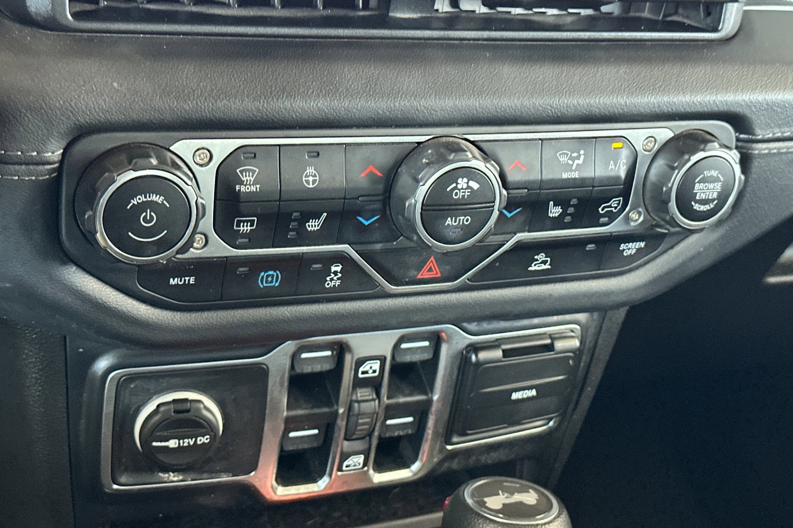 2024 Jeep Wrangler Sahara 4xe photo 20