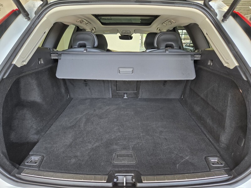 2023 Volvo XC60 B5 Plus photo 16