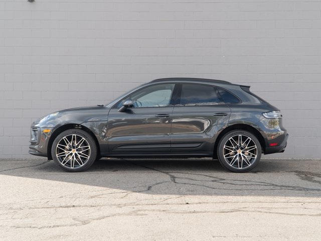 2026 Porsche Macan T photo 2