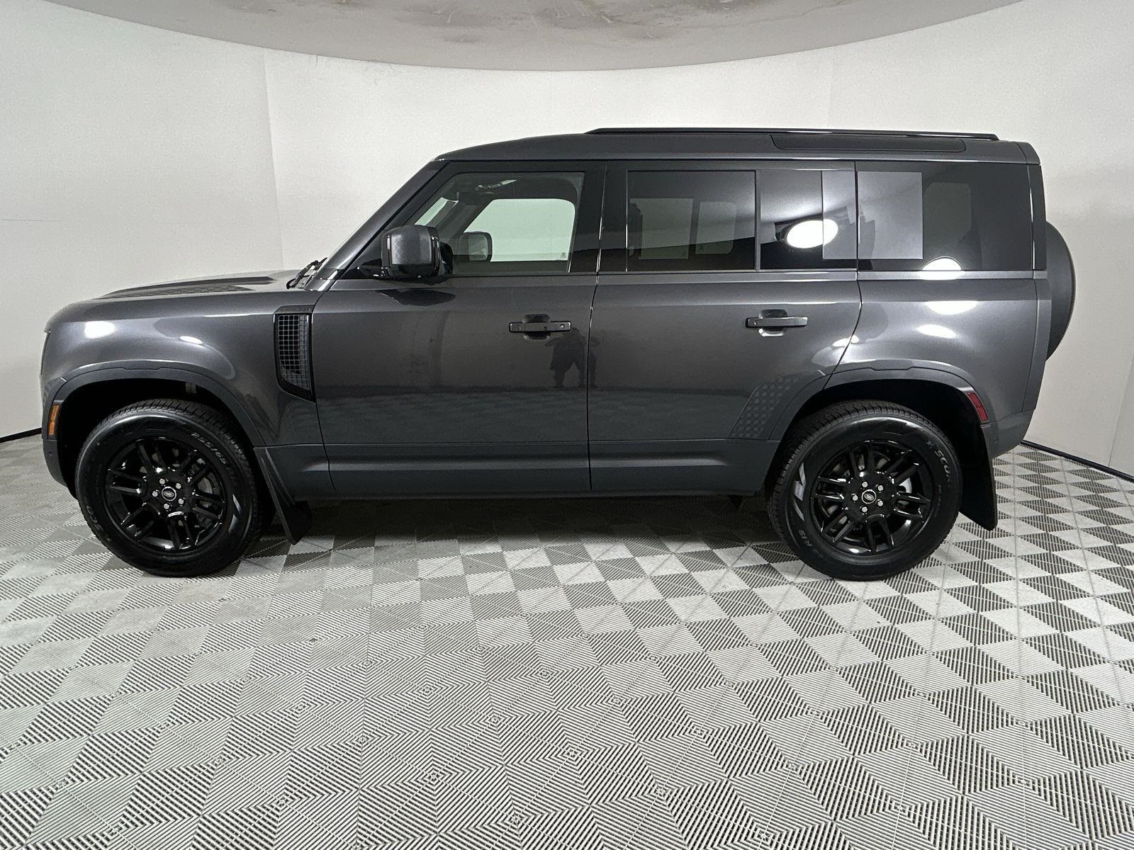 2025 Land Rover Defender 110 S photo 2